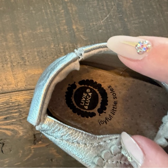 Livie & Luca Shimmering Silver Baby Mary Janes size 12-18 months - Picture 2 of 6
